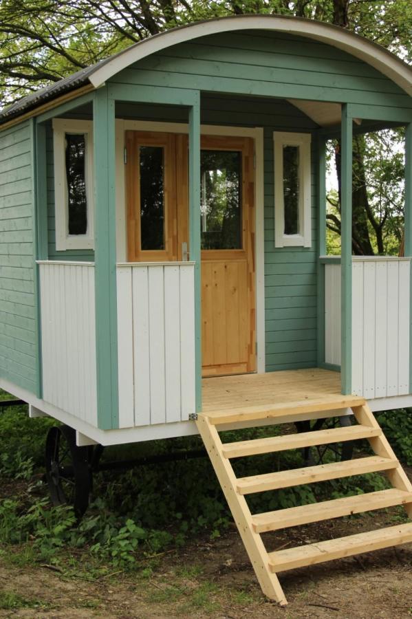 The Kestrel Shepherd Hut, Whitehouse Farm ストウマーケット エクステリア 写真