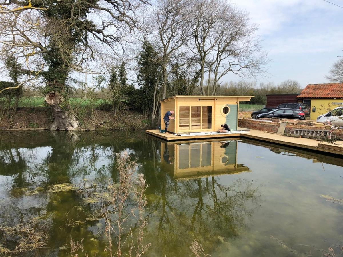 The Kestrel Shepherd Hut, Whitehouse Farm ストウマーケット エクステリア 写真